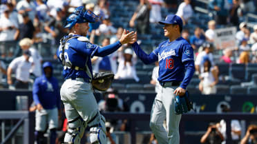 Yoshinobu Yamamoto lanza juego completo en triunfo 8-2