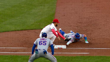 Jake Irvin picks off Bichette after review