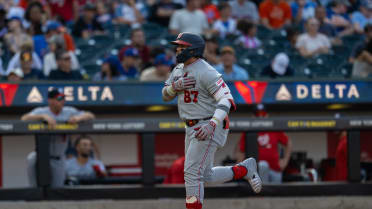 Andrés Chaparro's solo home run (7)