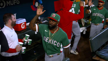 Randy Arozarena elimina al corredor en el plato