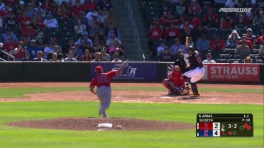 Arias pega sencillo RBI 