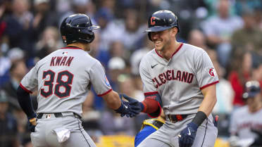 Guardians hit back-to-back home runs