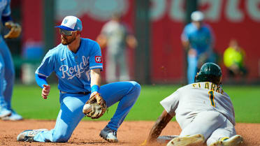 Denzel Clarke steals second base
