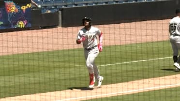 John Gil hammers two home runs