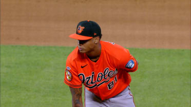 Luis De León's first Major League strikeout
