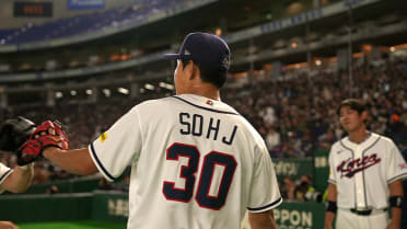 Hyeong Jun So escapes the jam in the 2nd inning