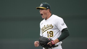 Mason Miller strikes out the side in 9th