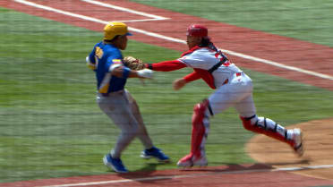 Los hermanos Naylor sacan out en home