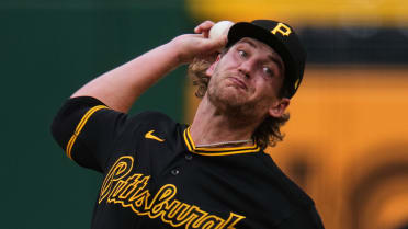 Braxton Ashcraft fans Nico Hoerner to end inning
