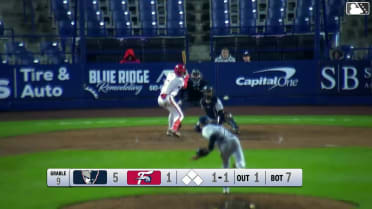Kehden Hettiger homers (3) on a line drive to right field.