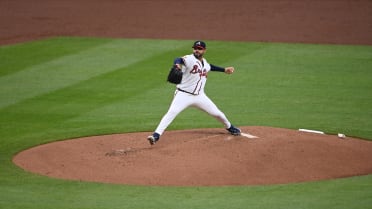 Martín Pérez sale de un aprieto con un ponche