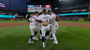 Michael Rucker closes out the Mariners' 8-0 win