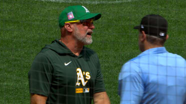 Chris Cron gets ejected after balk call