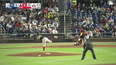 Raylin Heredia singles on a sharp line drive to center fielder Will Turner. Raider Tello scores. Pedro León to 3rd.