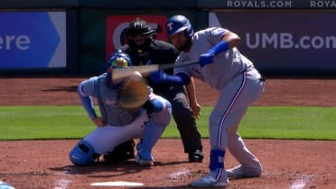 Elias Díaz's RBI bunt single