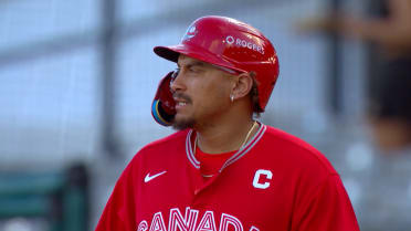 Josh Naylor pega hit remolcador