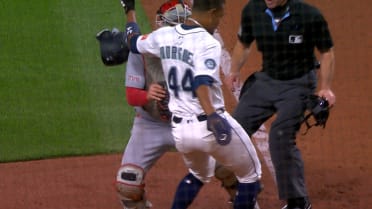Victor Scott II nabs Julio Rodríguez after review