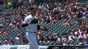 Wentz strikes out Lowe