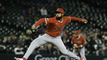 Sammy Peralta side steps trouble