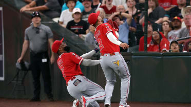 Oswald Peraza's great catch in foul territory