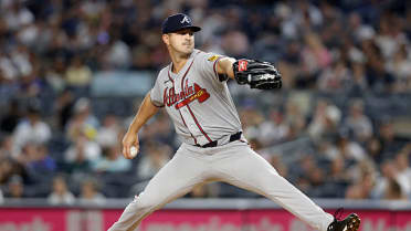 Tyler Mahle domina con 9 ponches en su debut