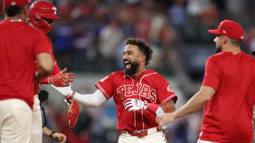 Ezequiel Duran singles, Rangers walk-off on error 