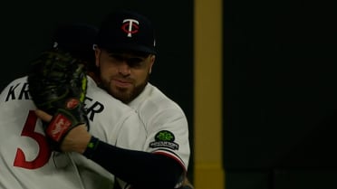 Garrett Acton sella la victoria de los Twins por 13-6