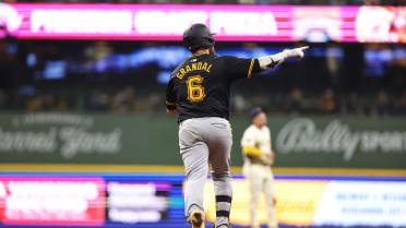 Yasmani Grandal's two-run home run (2)