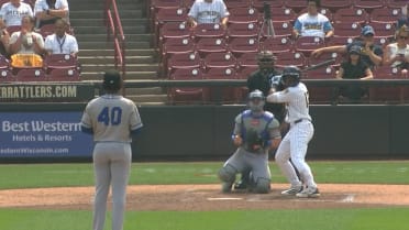Emmanuel Reyes spins four perfect frames