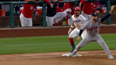 Nasim Nuñez is safe at first after review