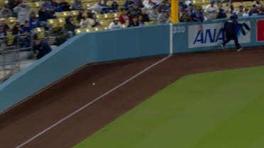 Dodgers ballboy runs to avoid play