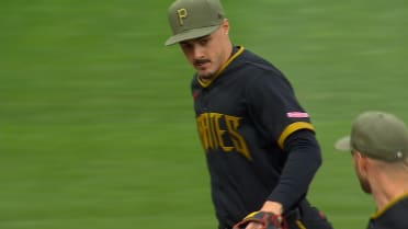 Pirates turn 6-4-3 double play to end 1st