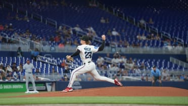 Max Meyer gets Dansby Swanson swinging