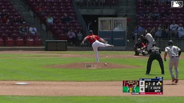 Daniel Dickinson doubles (6) on a line drive to center fielder Brandon Winokur. Luis Castillo scores.