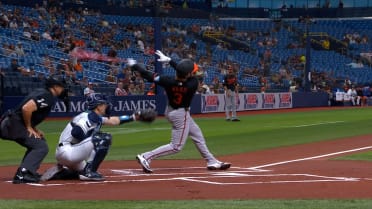 Taylor Ward abre el juego con jonrón