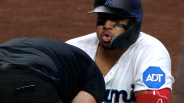 Leo Jiménez stays in game after HBP