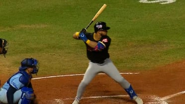 Jonatan Clase pega doble de dos rayas