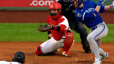 Bobby Witt Jr. singles in the 6th