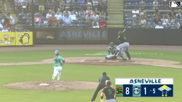 Murf Gray doubles (2) on a sharp line drive to center fielder Justin Thomas Jr. Easton Carmichael scores.