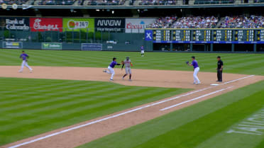 Victor Vodnik picks off Mauricio Dubón