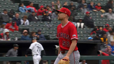 Ryan Zeferjahn poncha tres en fila en el 8vo