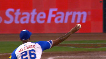 Raisel Iglesias deja dos en base en el 9no