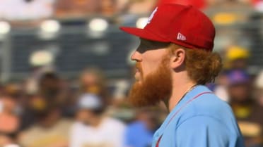 Dustin May poncha a Fernando Tatis Jr. 