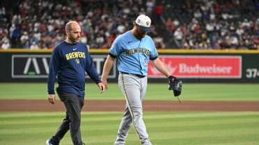 Brandon Woodruff exits with injury in the 4th