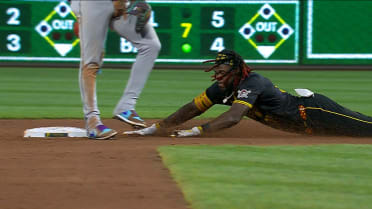 Oneil Cruz steals second base in the 9th
