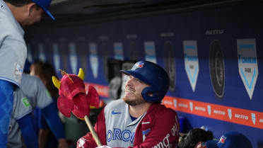 Alejandro Kirk's solo home run (4)