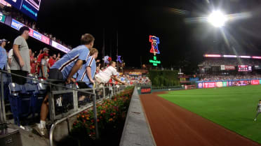 Edmundo Sosa hits 3rd homer of the night after review