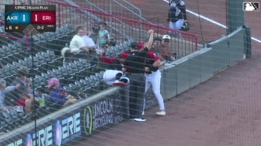 Viandel Pena's leaping catch into the netting