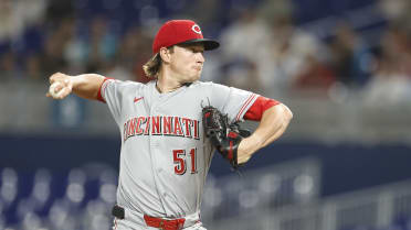 Brady Singer poncha a Graham Pauley