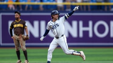 Jonny DeLuca's glove-assisted GAME-TYING HOME RUN (9)